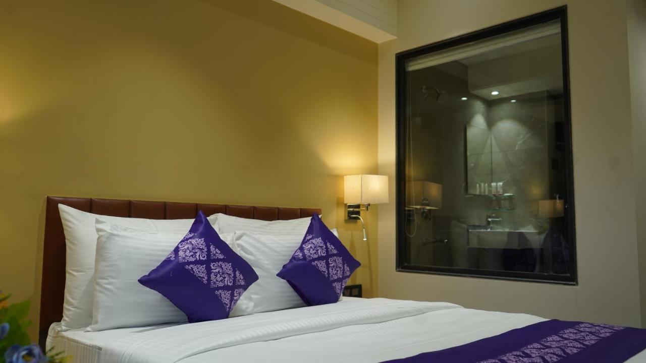Purple Beds By Vits Dwarkesh, Surat Hotel Salabatpura ภายนอก รูปภาพ