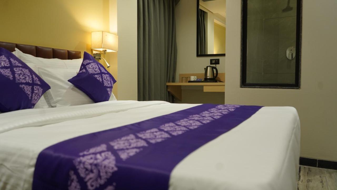 Purple Beds By Vits Dwarkesh, Surat Hotel Salabatpura ภายนอก รูปภาพ