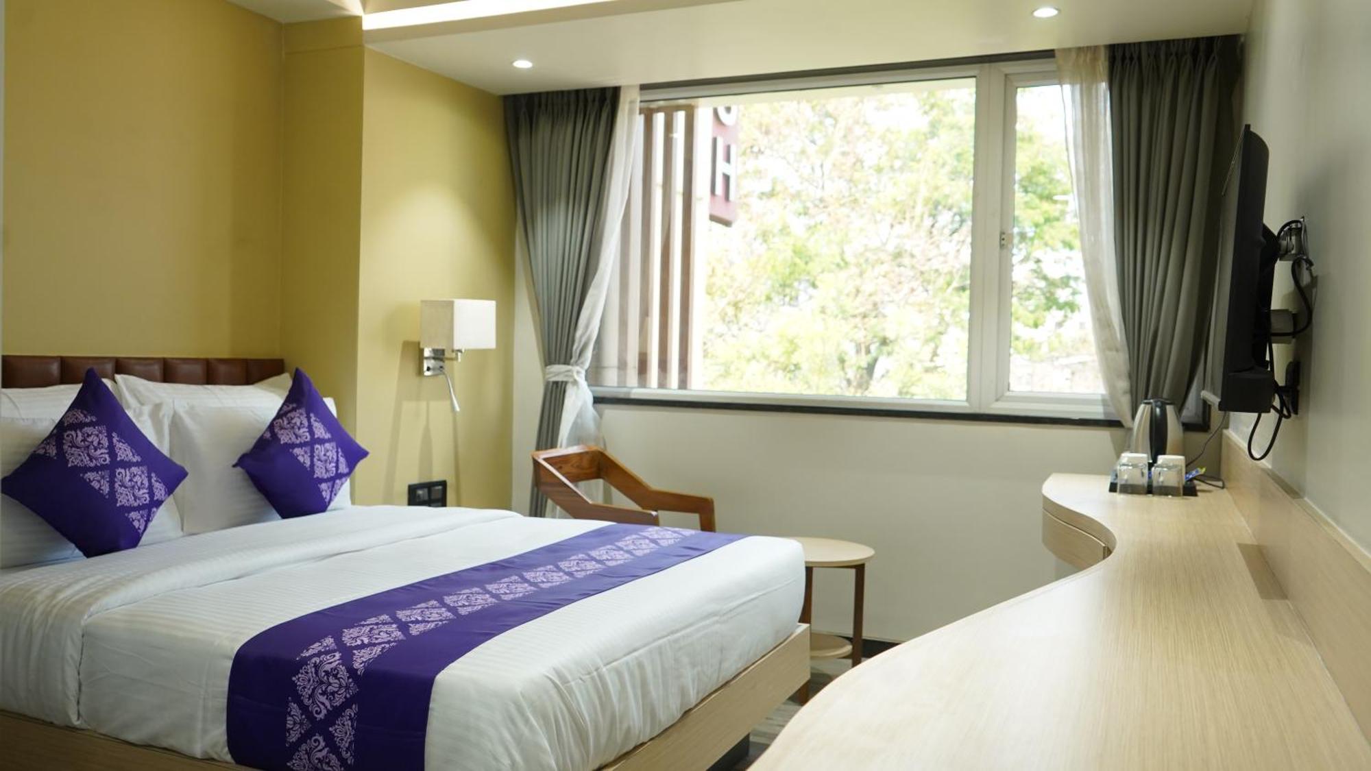 Purple Beds By Vits Dwarkesh, Surat Hotel Salabatpura ภายนอก รูปภาพ